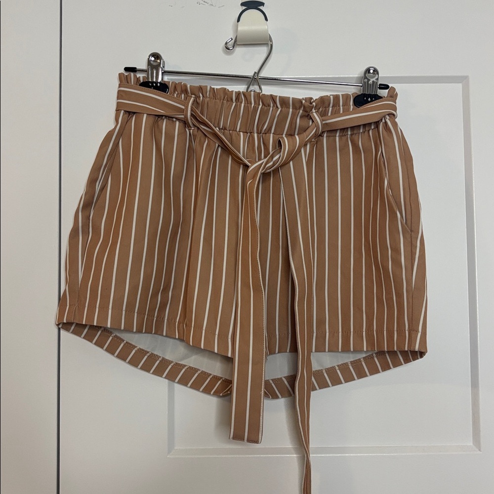 ✨ANY 2 FOR 15 ANY 3 FOR 20✨- Tan and White Paper Bag Waist Striped Shorts
